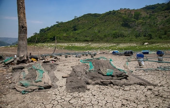 Imagen de archivo del bajo nivel de agua en la presa Malpaso, en el municipio de Tecpatán, en Chiapas (México), debido a la sequía por las persistentes olas de calor. EFE/Carlos López