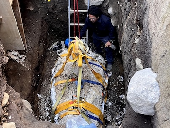 Desentierro de Osamentas humanas históricas en Antiguo Cuscatlán.