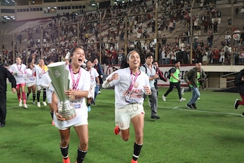 Vuelta olímpica de Universitario, campeón