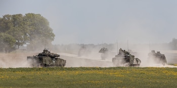 Imagen de tanques en un ejercicio militar de Estonia