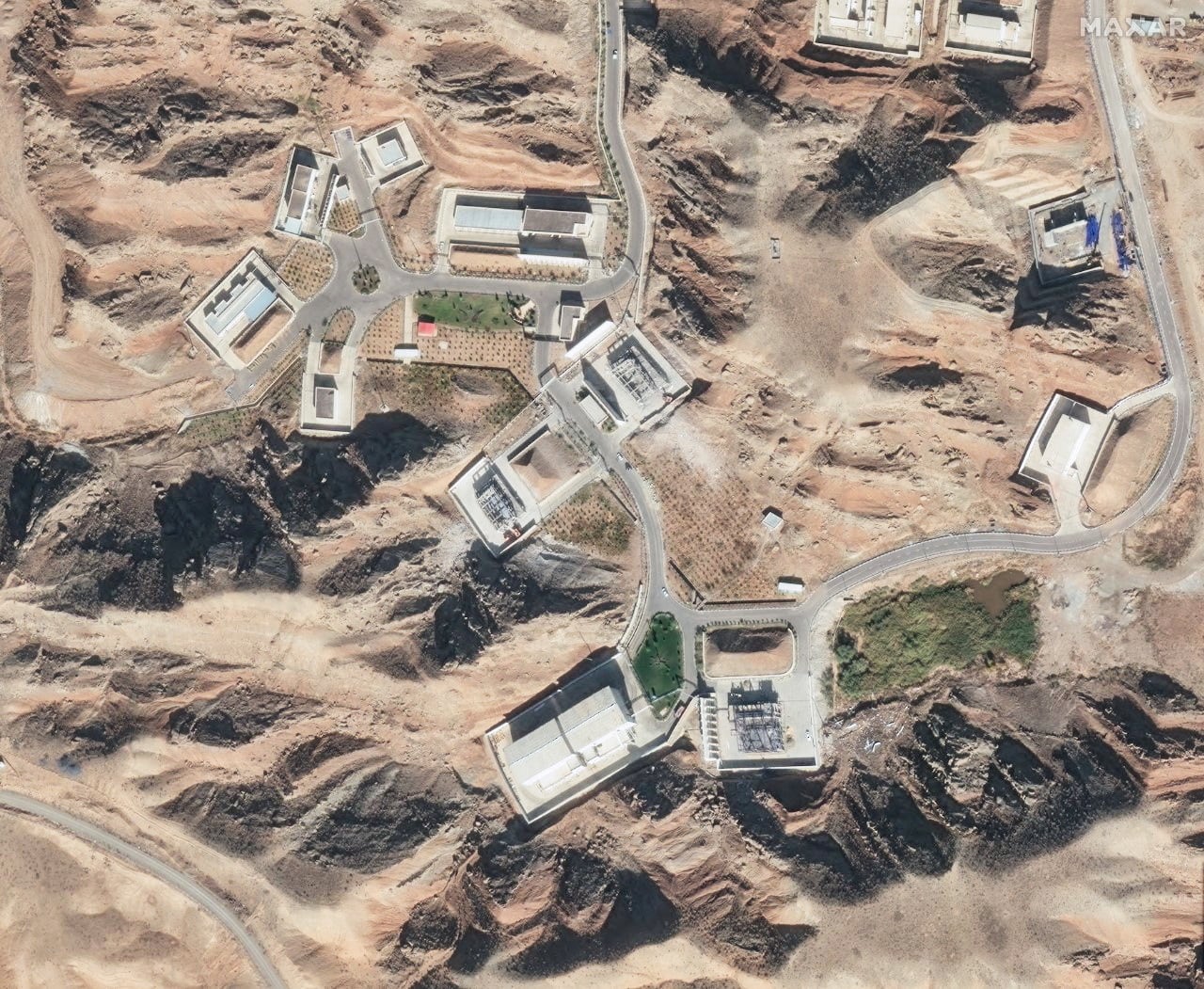 Una imagen satelital muestra estructuras destruidas en el complejo militar de Parchin, en Irán, el 6 de noviembre de 2024. Maxar Technologies/Handout vía REUTERS.