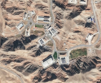 Una imagen satelital muestra estructuras destruidas en el complejo militar de Parchin, en Irán, el 6 de noviembre de 2024. Maxar Technologies/Handout vía REUTERS.