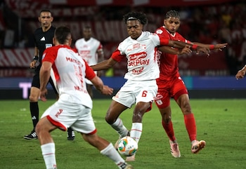 El partido en El Campín genera gran expectativa por la racha positiva de Santa Fe y la necesidad de América de revertir su tendencia fuera de casa en la actual temporada - crédito Colprensa