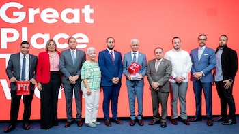Recibió la certificación Great Place To Work con más del 97% de aprobación en el Senado dominicano (Foto cortesía Senado)