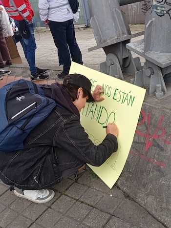 Estudiantes de la Universidad Minuto de Dios protestan tras el asesinato de Freddy Santiago Gómez en Bogotá - crédito telascanto4/IG