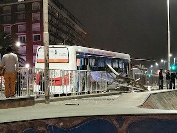 Un colectivo de la línea 532 arrolló a varias personas que esperaban en la parada