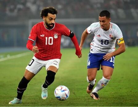 Mohamed Salah y Eden Hazard se enfrentaron en el último Bélgica vs Egipto que se jugó antes del Mundial 2022. - créditos: EFE