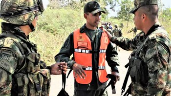 Un militar venezolano llega a