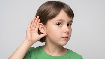 Niña de 8 años con sordera: Escuchar el mundo sin implante coclear - VisualesIA ScribNews