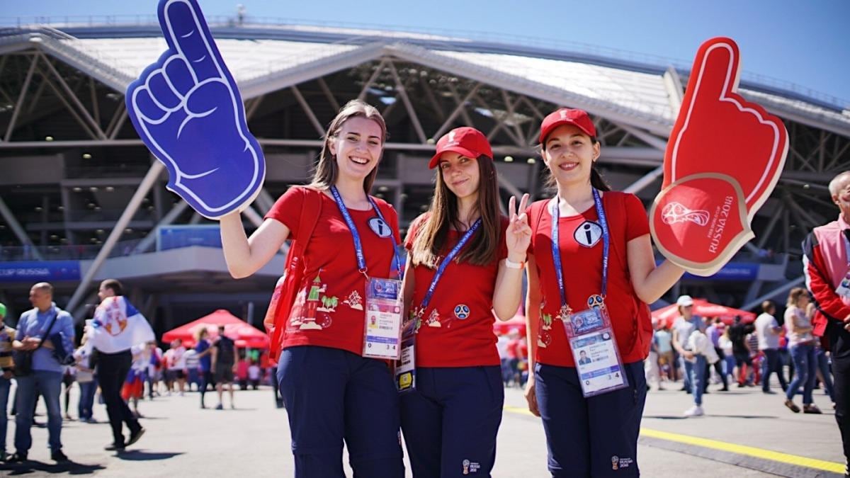 El programa de voluntariado de la FIFA moviliza a miles de personas en las 16 ciudades sede de Estados Unidos, México y Canadá.