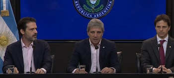 Conferencia de prensa Luis "Toto" Caputo