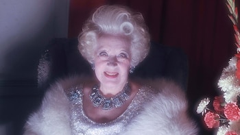 Barbara Cartland, la gran ausente: qué pasó con las obras de la escritora más vendida después de Shakespeare y Agatha Christie