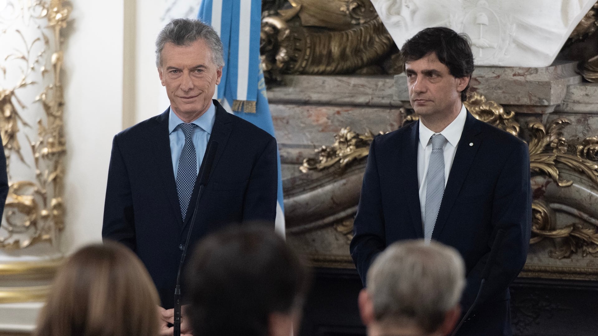 Mauricio Macri y Hernán Lacunza. Foto de archivo, cuando el economista asumió como ministro nacional del gobierno de Cambiemos (Adrián Escandar)