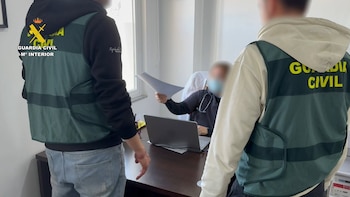 Dos detenidas acusadas de hacer tratamientos médicos sin titulación en Santa Pola