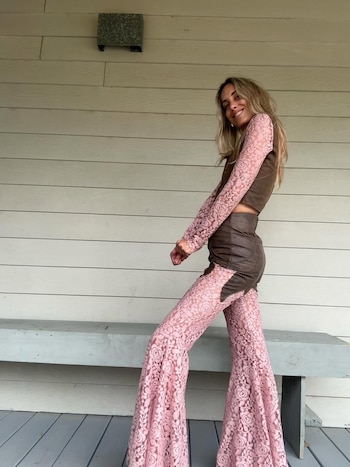 El primer look destaca el