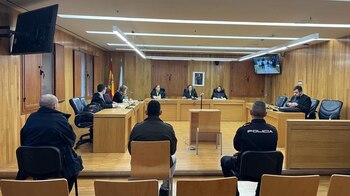 16/01/2024 El hombre acusado de agredir sexualmente a su pareja en Lugo, que ha aceptado una pena de seis años de cárcel y la expulsión del país, durante el juicio celebrado este martes en la Audiencia Provincial de Lugo. En Lugo, a 16 de enero de 2024.
POLITICA GALICIA ESPAÑA EUROPA LUGO JUSTICIA