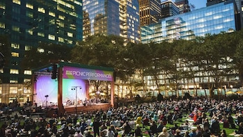 Bryant Park consolida su papel como punto de encuentro entre cultura, turismo y vida urbana.