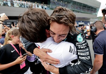 Russell y Toto Wolff se