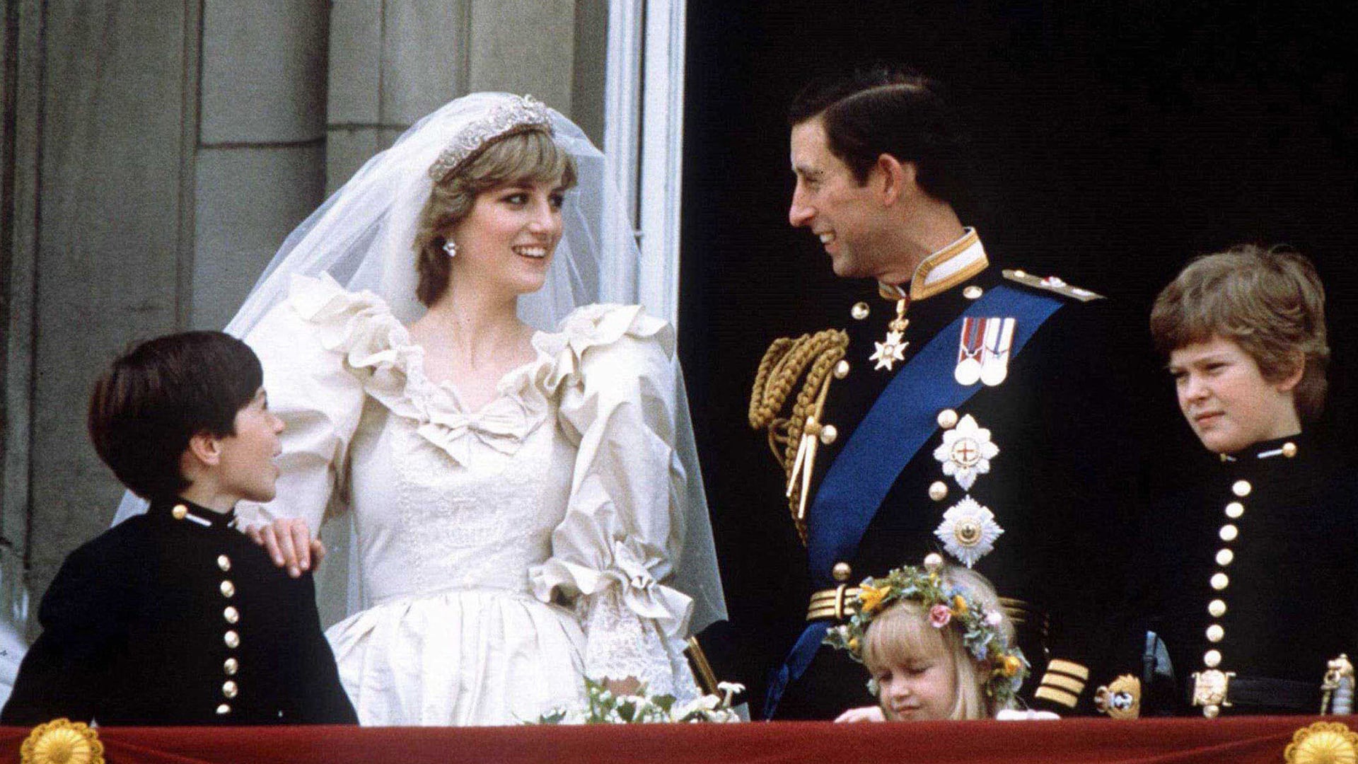 Lady Di con la tiara Spencer herencia familiar el día de su boda.