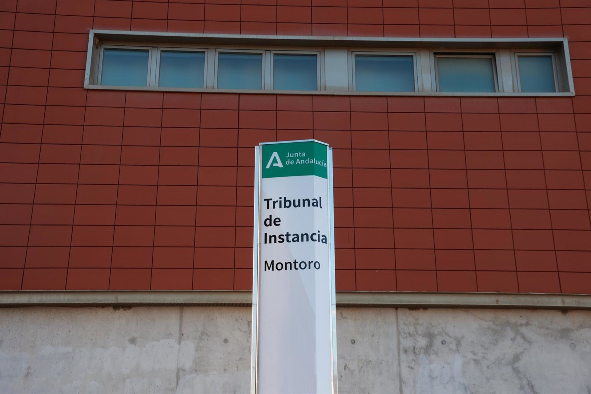 20/01/2026 Imagen de la fachada del juzgado de Montoro (Córdoba) asume la investigación de la causa del accidente ferroviario ocurrido en la localidad cordobesa de Adamuz. A 20 de enero de 2026, en Montoro, Córdoba (Andalucía, España). El Tribunal de Instancia plaza número 2 de Montoro (Córdoba), cuya titular es Cristina Pastor Recover, asume la investigación de la macrocausa del accidente ferroviario en el término cordobés de Adamuz con una plantilla conformada por doce funcionarios y un refuerzo de dos personas, autorizado éste ya por la Consejería de Justicia de la Junta de Andalucía.POLITICA Rocío Ruz - Europa Press