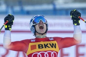 Wengen (Suiza), 11/01/2024.- El suizo Marco Odermatt, doble ganador de la Copa del Mundo de esquí alpino y líder de la actual, que este jueves se anotó el prestigioso descenso de Wengen,en Suiza. EFE/EPA/PETER SCHNEIDER