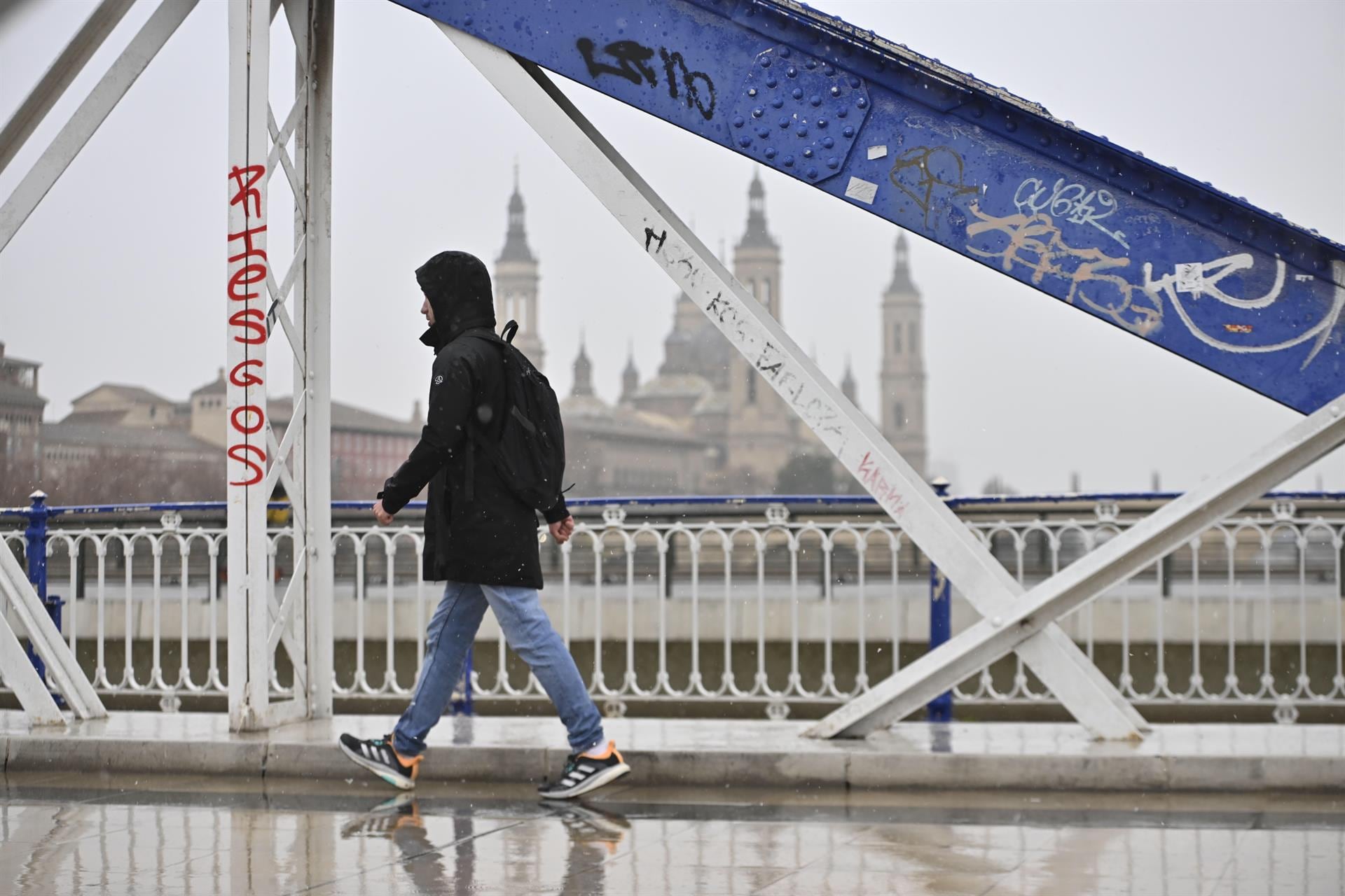 Lluvia, viento, tormenta, oleaje, nieve y niebla activan este sábado avisos en trece provincias, Ceuta y Melilla