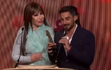 Nico Occhiatto recibió el premio de manos de Moria Casán