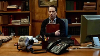 Matthew Rhys, un alcalde que lucha por su pueblo en 'La maldición de Widow's Bay' (Apple TV)