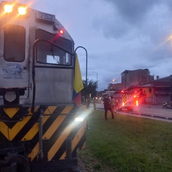 Las autoridades de movilidad de Bogotá informaron que no hubo personas heridas por el descarrilamiento - crédito @BomberosBogota / X
