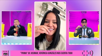 Pantalla dividida en tres: un hombre con micrófono a la izquierda, Verónica Gonzáles sonriendo al centro, y otro hombre con gafas y micrófono a la derecha