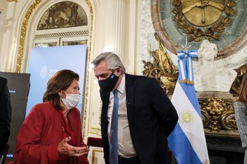 Alberto Fernández con la ministra