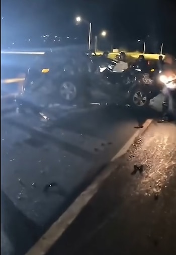 La intervención de los bomberos resultó clave para recuperar el cuerpo de la víctima fatal - crédito Redes sociales