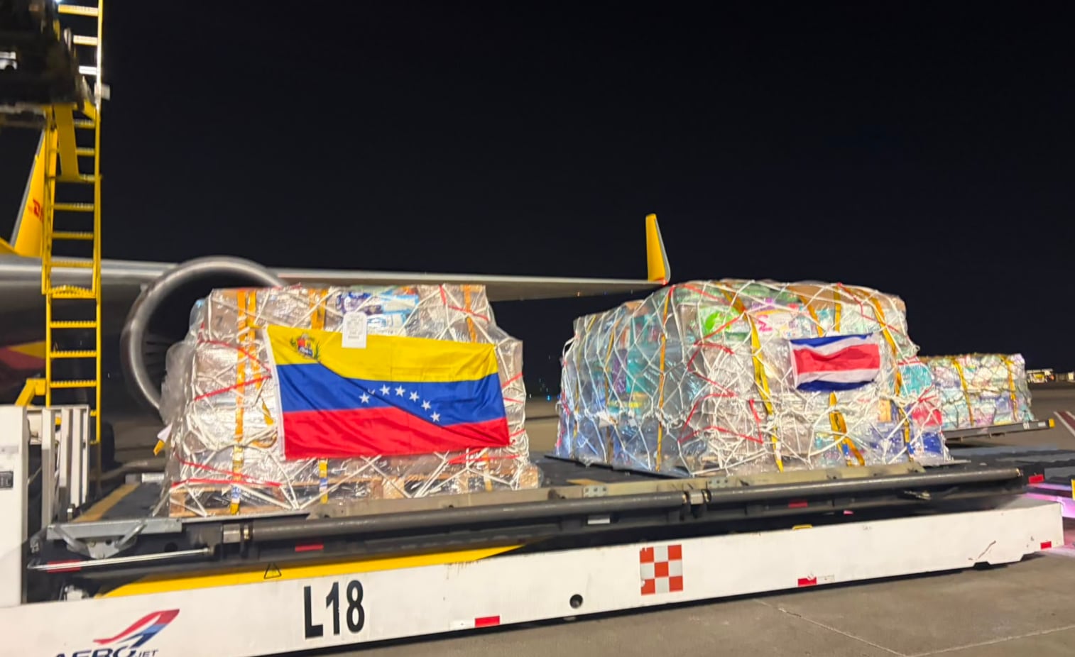Ciudadanos costarricenses respondieron al llamado de solidaridad, entregando donaciones en setenta y cinco estaciones de bomberos de todo el país. Crédito: CNE