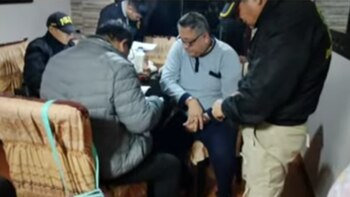 Coronel en retiro y agentes activos extorsionaban tras sembrar armas y droga en operativos