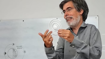 Musso es un autodidacta y