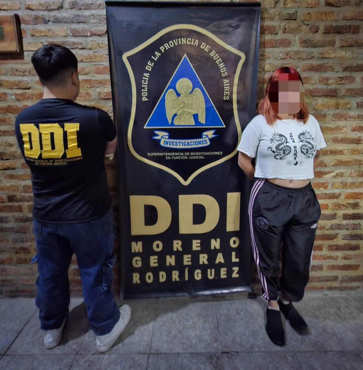 La mujer y el chico de 21 quedaron aprehendidos por encubrimiento (Foto: Policía bonaerense)