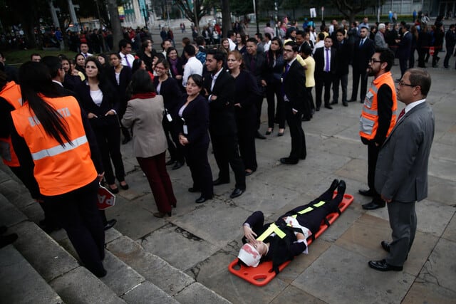 El Simulacro Nacional de Respuesta a Emergencias no implicará obligatoriamente una evacuación y permitirá evaluar rutas, alarmas, comunicaciones y protocolos ante distintos riesgos - crédito Colprensa