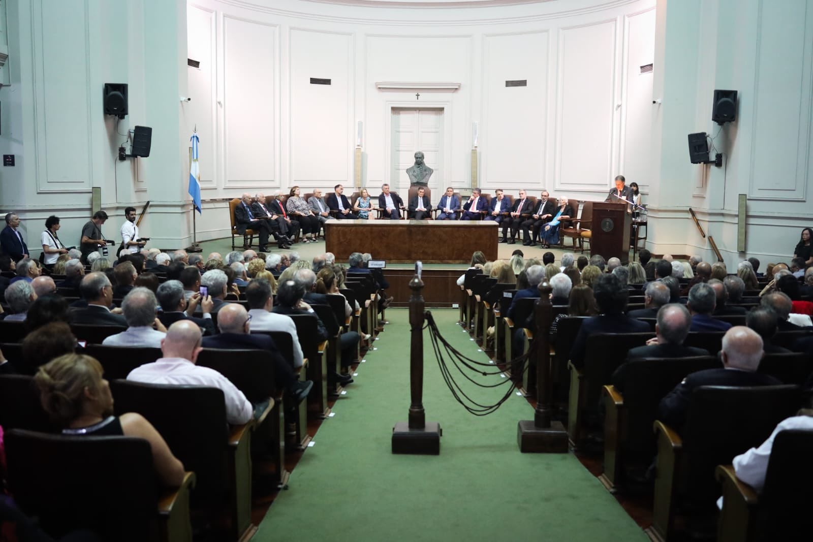 La ceremonia tuvo lugar en la sede de la Academia Nacional de Medicina en la Ciudad de Buenos Aires