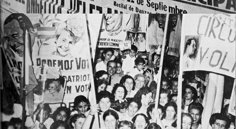 Moreau de Justo impulsó un proyecto de ley en 1932 para que se aprobara el voto femenino. Finalmente, se legalizó durante el peronismo, pero Moreau fue detenida y no pudo ejercer ese derecho por el que había luchado por décadas