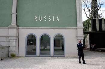 Renunció el jurado de la Bienal de Venecia tras la polémica por la participación rusa (Foto AP/Antonio Calanni, archivo)