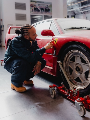 Lewis Hamilton restauró una Ferrari abandonada