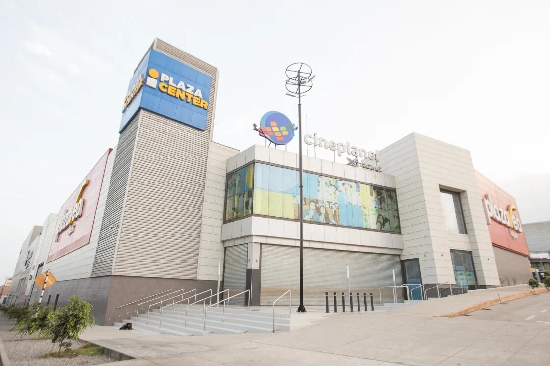 A diferencia de los centros comerciales tradicionales, este formato privilegia una estructura más práctica, orientada a compras rápidas y a una mayor proximidad con el cliente. Foto: Volcan