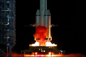 Un cohete chino despega del