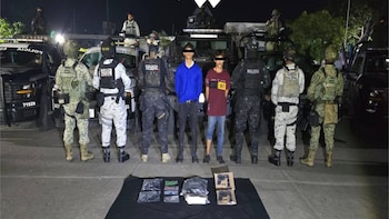 Caen cuatro personas con armas,