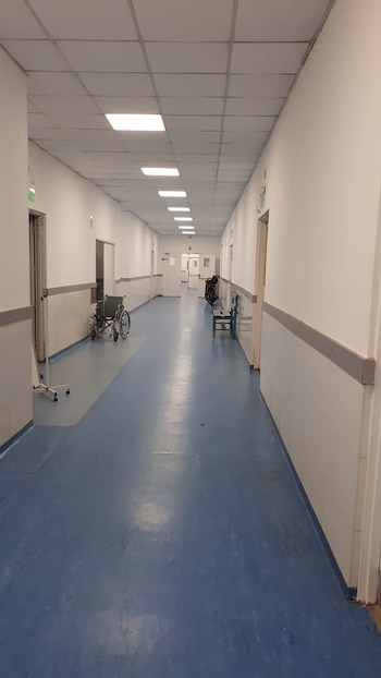 Uno de los pasillos del