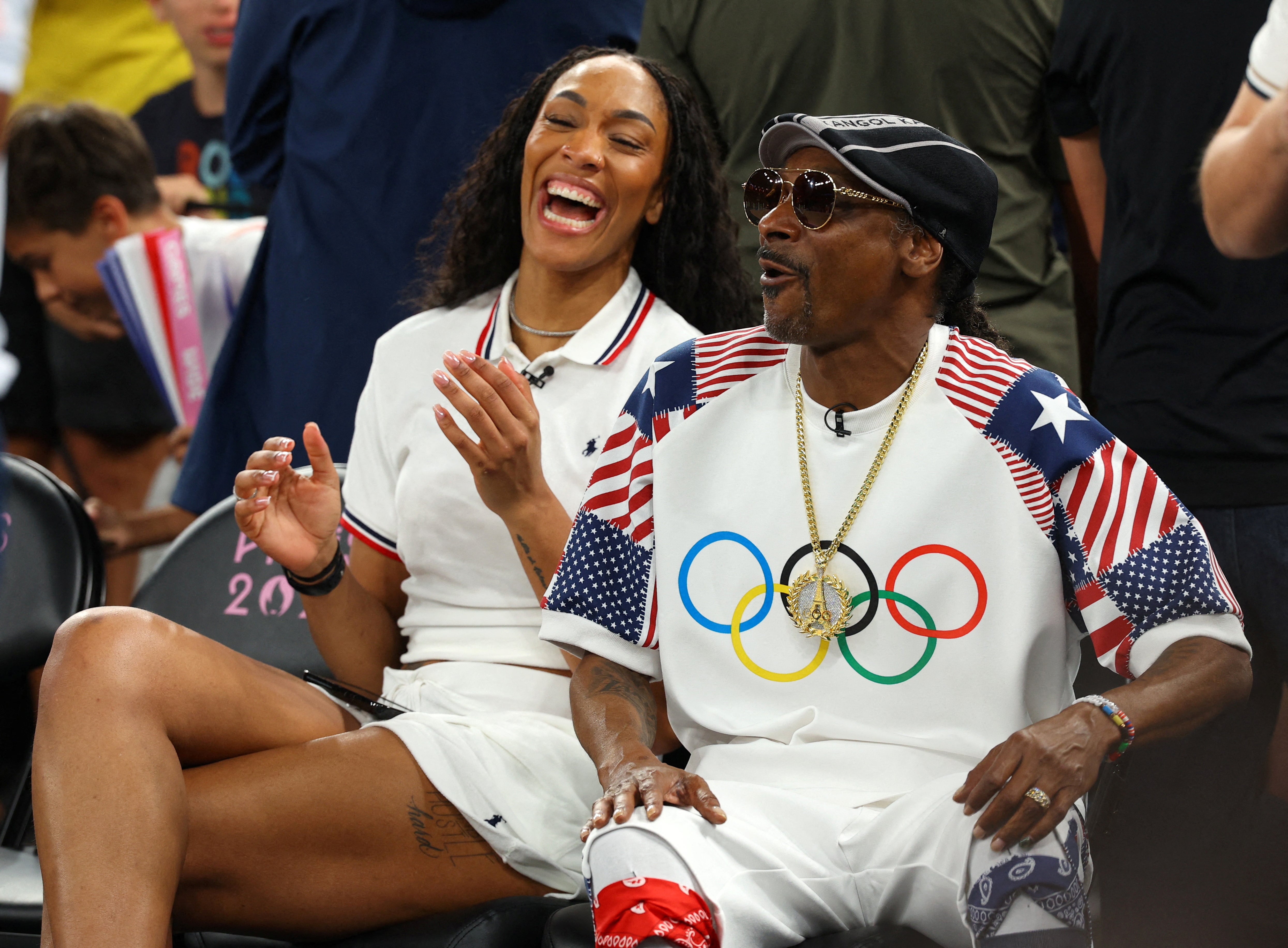 El Comité Olímpico y Paralímpico de Estados Unidos destaca el carisma y la energía de Snoop Dogg como factores clave para el ánimo del Team USA (Brian Snyder/REUTERS)