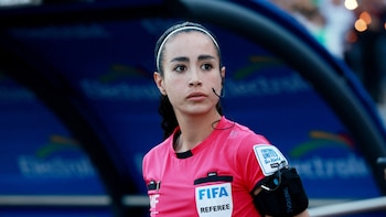 Katia Itzel vuelve a ser blanco de críticas por anular el “gol del torneo” en el partido entre Atlante y Juárez