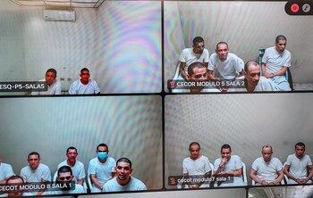 Los imputados del Barrio 18 sureños enfrentan cargos individuales por extorsión agravada, armas, drogas, lesiones, amenazas, hurto y resistencia agresiva. (Foto: FGR)