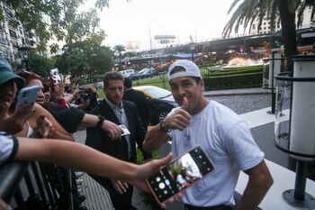 Mario Casas saludó a sus