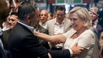 Abascal celebra que Le Pen se presente a las elecciones de Francia de 2027 pese a su condena por malversación